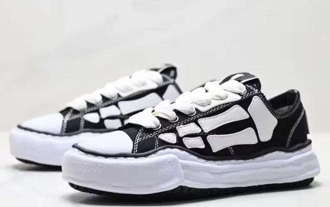 Men's Designer High Quality Chunky Sneakers with Lace-up Closure Mesh Lining Fashionable and Trendy