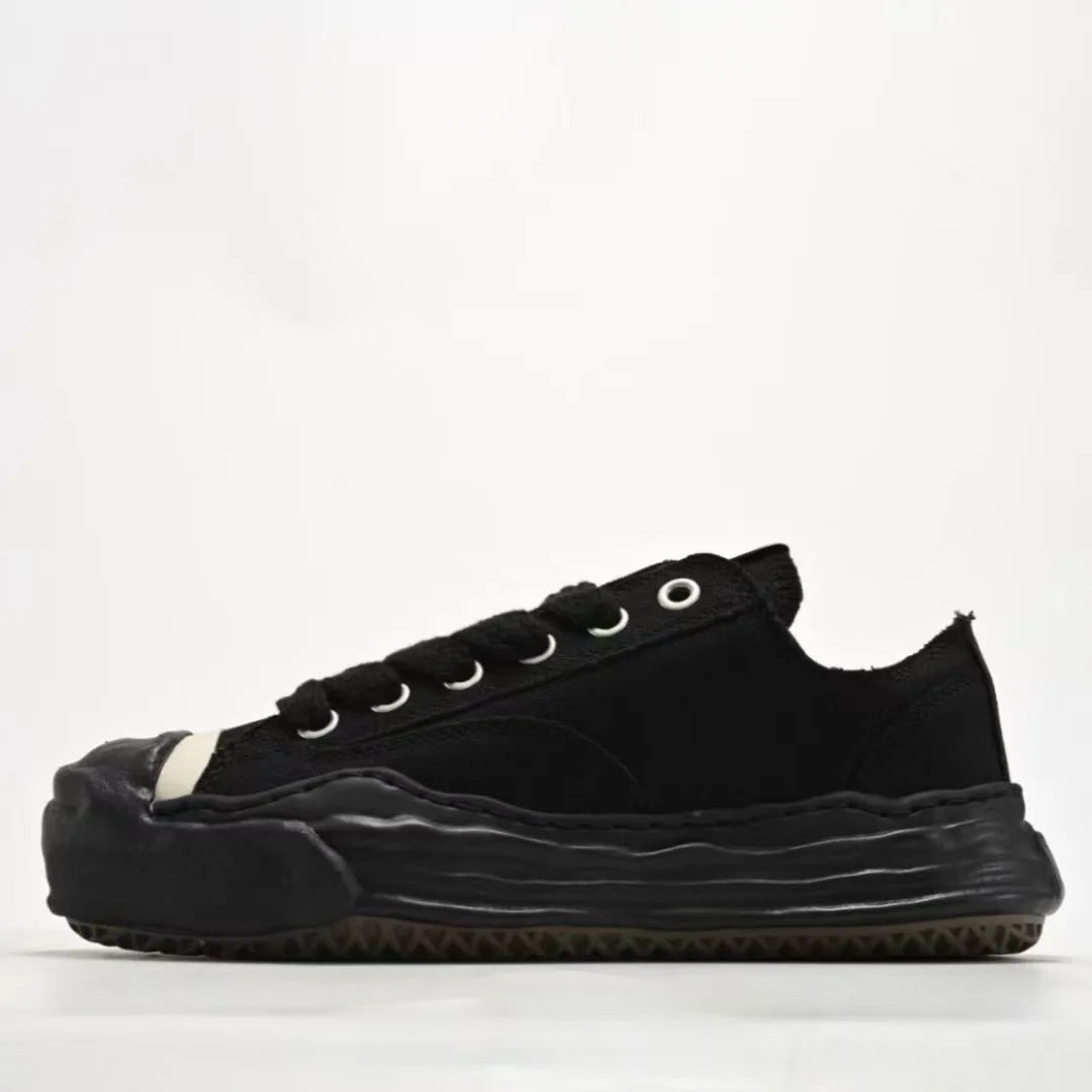 Men's Designer High Quality Chunky Sneakers with Lace-up Closure Mesh Lining Fashionable and Trendy