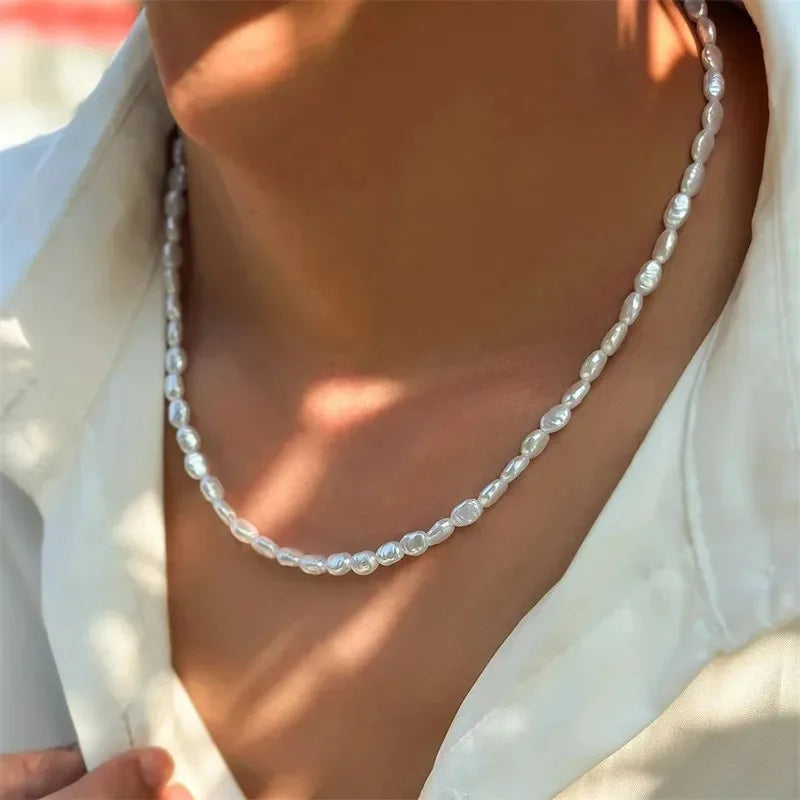 Retro Alien Irregular Baroque Pearl Pendant Necklace for Women Vintage Green Black Crystal Bead Long Necklace Neck Chain Jewelry