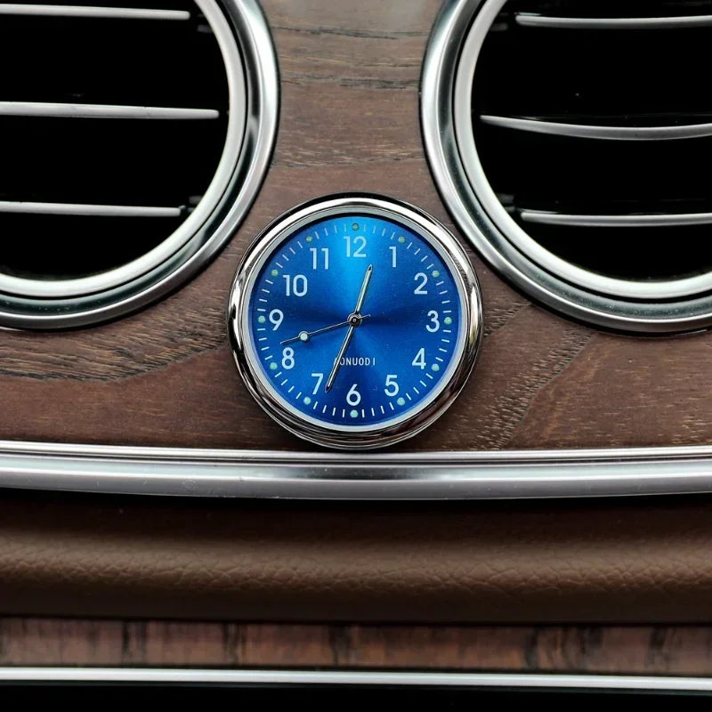 Mini relógio luminoso para painel de carro, relógio digital universal de quartzo em ornamento automático para acessórios