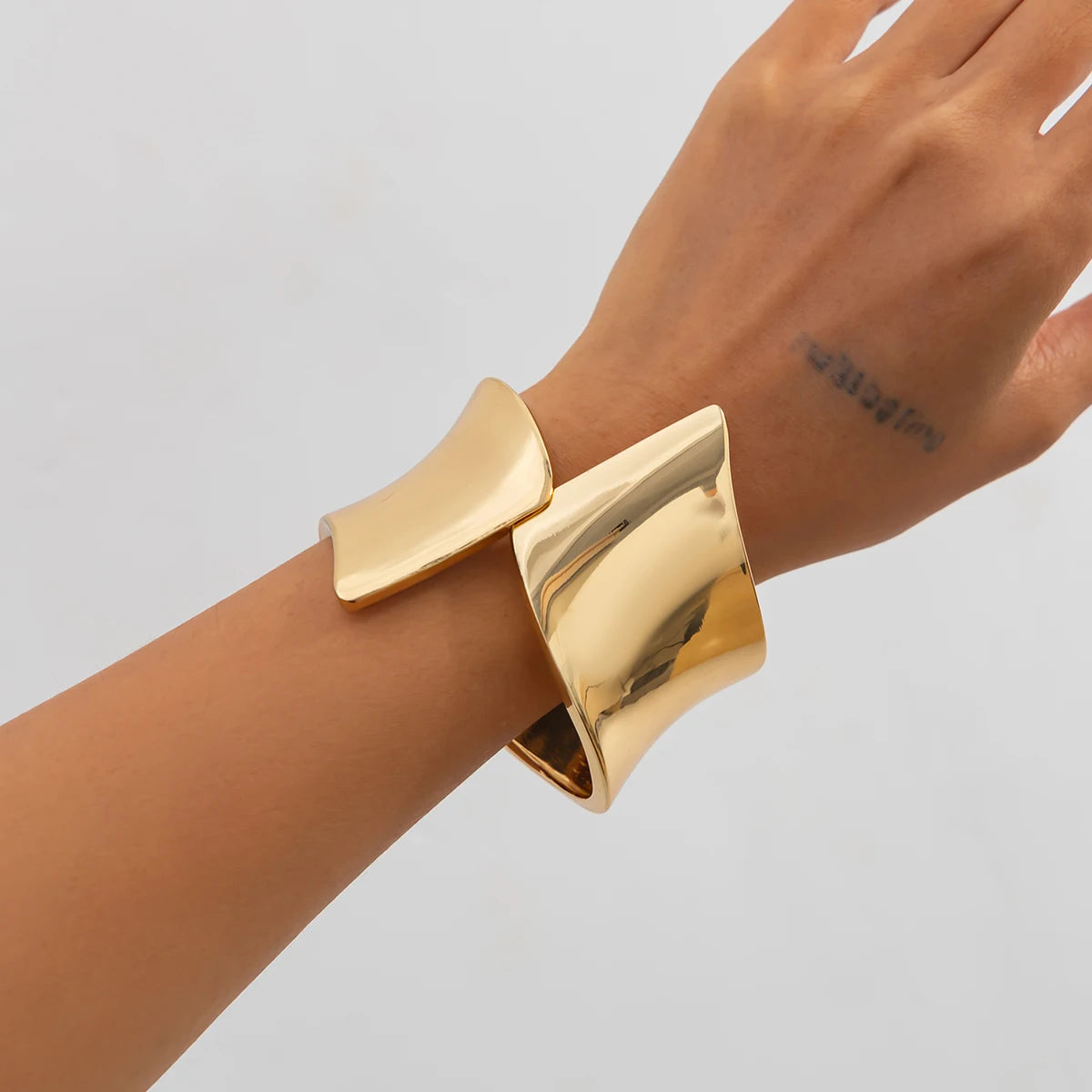 Ingemark Exaggerated Gold Color Metal Spring Bangles for Women Punk Vintage Irregular Geometric Arm Bracelets Men Jewelry Gift