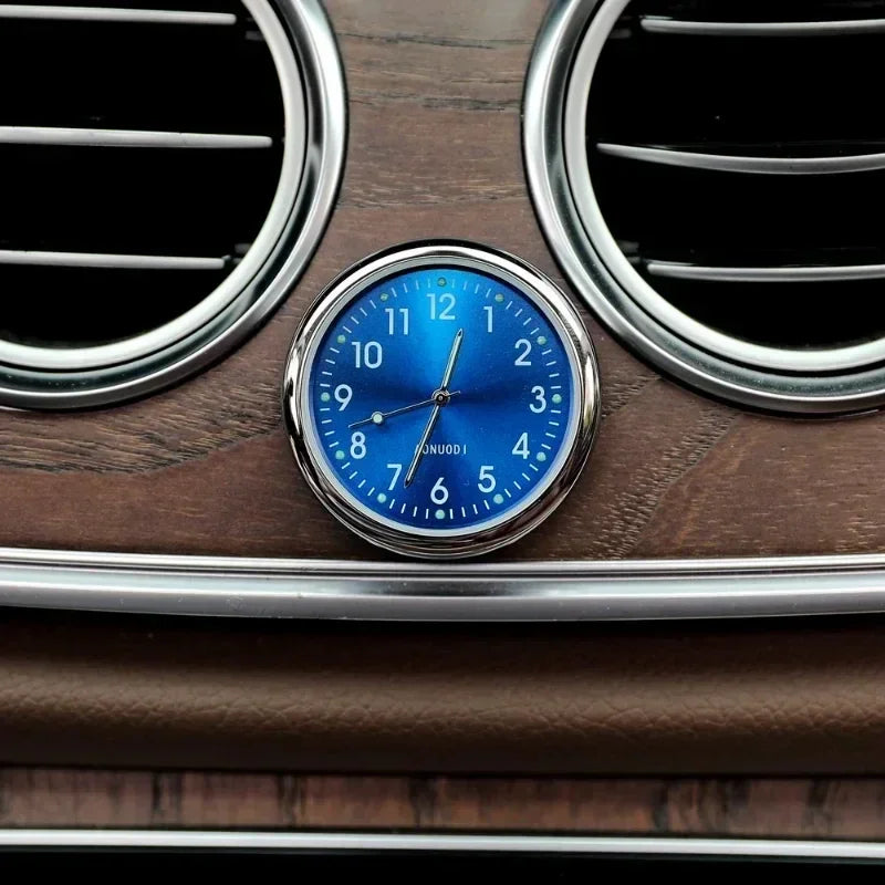 Mini relógio luminoso para painel de carro, relógio digital universal de quartzo em ornamento automático para acessórios
